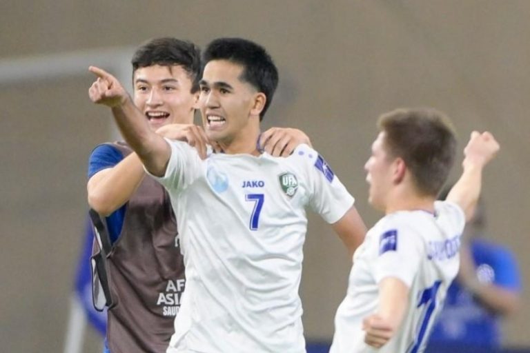 Uzbekistan vô địch U17 châu Á 2025 đầy cảm xúc dù chơi với 9 người U17 Uzbekistan vô địch thuyết phục U17 châu Á 2025.
