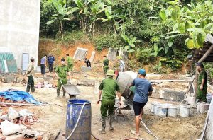 Công an Bát Xát chung tay xây nhà cho thanh niên hoàn lương tái hòa nhập cộng đồng