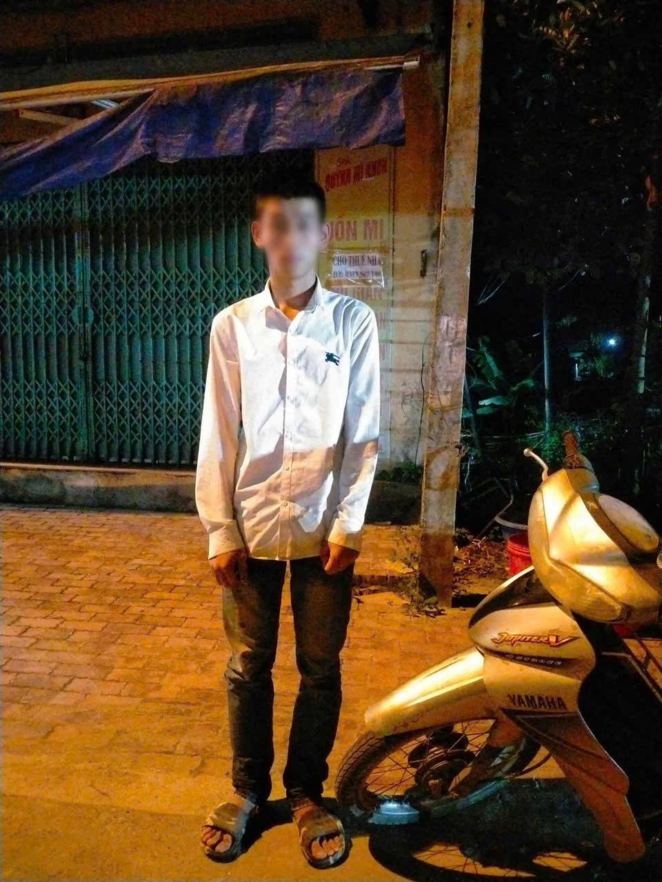 Công an phường Âu Lâu hỗ trợ thanh niên đi lạc trở về nhà an toàn