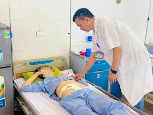 Tự thụt tháo bằng chanh muối để ‘detox’, người phụ nữ nhập viện mổ cấp cứu vì hoại tử ruột