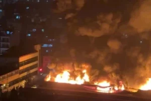 Cháy lớn thiêu rụi xưởng giấy, tinh dầu ở Hà Nội lúc nửa đêm