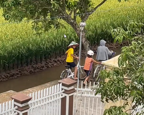 Không Ngờ Một Pha Lén Lút Đi Chơi Lại Khiến Cả Nước Nhớ Về Tuổi Thơ Bị Mẹ Gọi Về Ngủ Trưa!