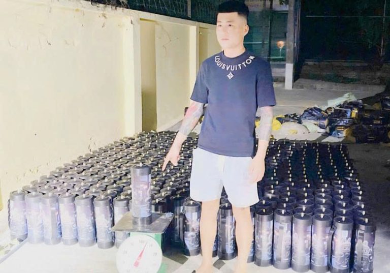 Bắt giữ thanh niên vận chuyển trái phép 384 bình khí cười