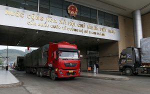Sầu riêng bị siết kiểm, xuất nhập khẩu Lào Cai tụt gần 40%