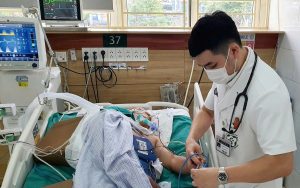 Tự chữa rắn cắn bằng lá thuốc, người đàn ông ở Lào Cai nguy kịch vì bỏ lỡ thời gian cấp cứu ‘vàng’