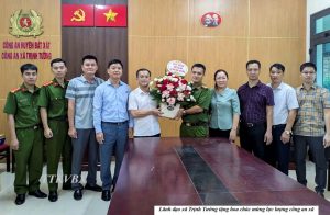 Lãnh đạo xã Trịnh Tường chúc mừng lực lượng Công an nhân Ngày truyền thống An ninh Nhân dân