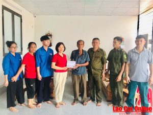 Thôn Bến Phà tổ chức tri ân các gia đình chính sách nhân kỷ niệm 78 năm Ngày Thương binh – Liệt sĩ