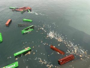 Đơn hàng của bạn có thể đang ở dưới biển : 80 container của Evergreen rơi xuống biển, cảng Peru tạm ngừng hoạt động