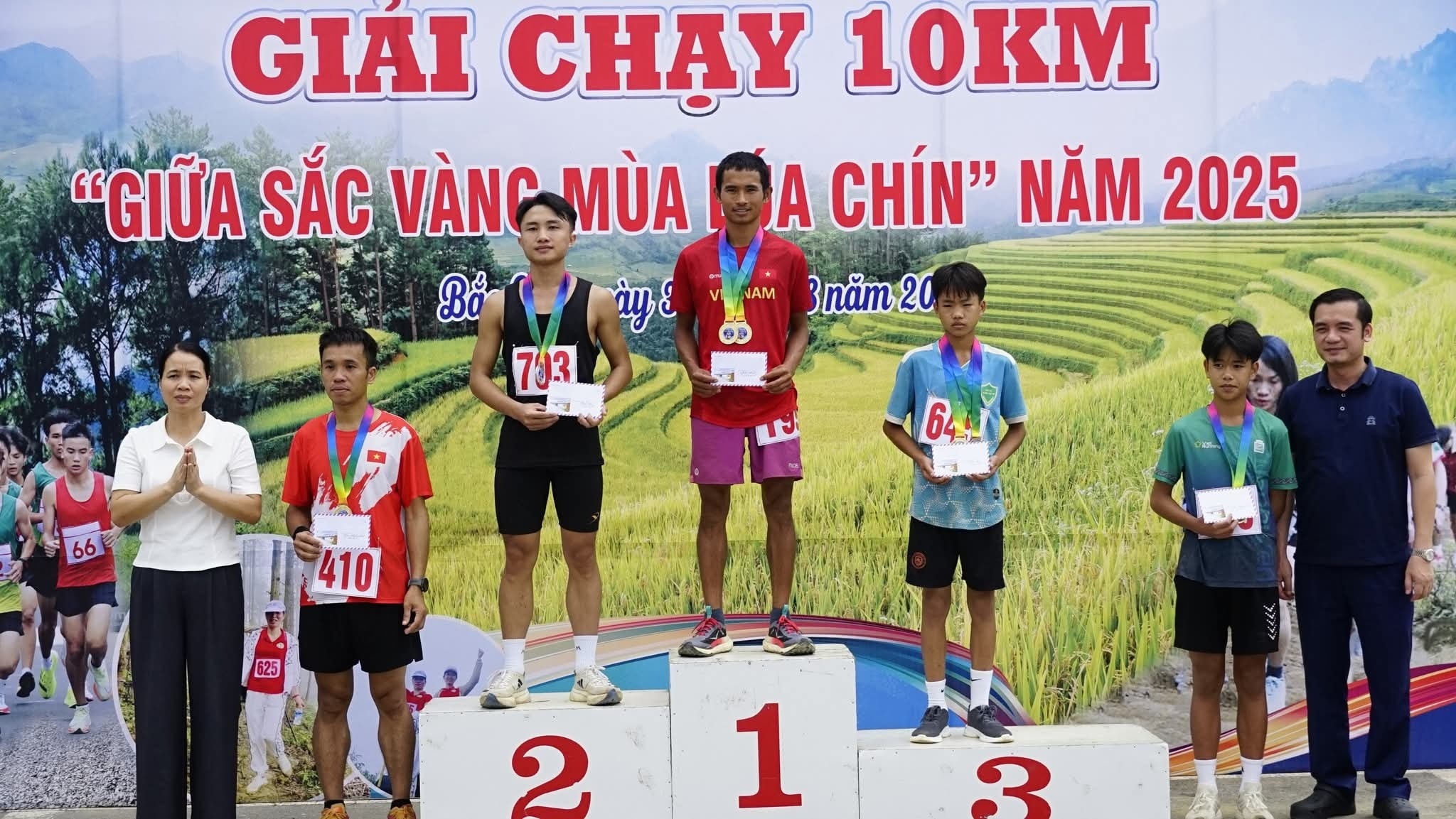 Gần 150 vận động viên tham gia Giải chạy “Giữa sắc vàng mùa lúa chín” năm 2025 tại Bắc Hà