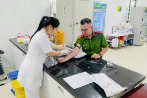 Đại úy Công an xã Bảo Thắng vượt 20km kịp thời hiến máu cứu bệnh nhân nguy kịch
