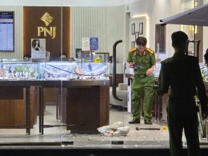Cướp tiệm vàng ở Đà Nẵng: Bảo vệ bị tấn công tới tấp