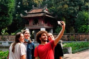 Từ 15/8/2025, miễn thị thực cho công dân 12 nước vào Việt Nam du lịch