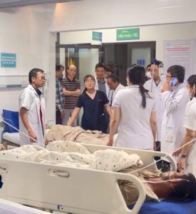 Quảng Bình: Cấp cứu kịp thời 2 công nhân bị điện giật nguy kịch