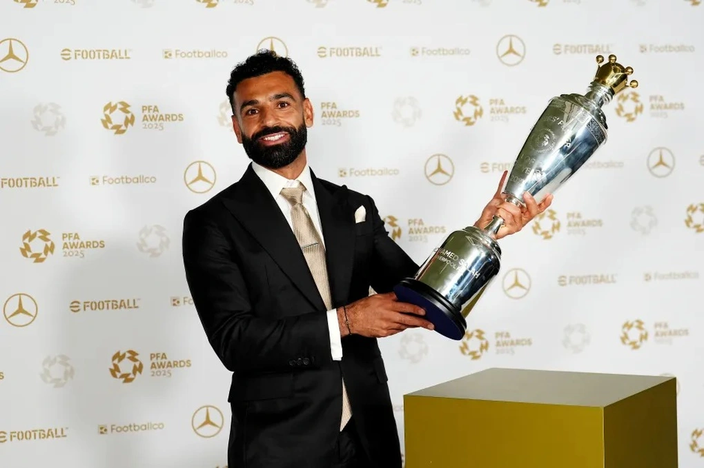 Mohamed Salah đi vào lịch sử Premier League với danh hiệu Cầu thủ xuất sắc nhất năm