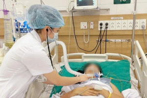 Tiêm botox làm đẹp tại nhà, 2 phụ nữ nguy kịch, liệt toàn thân phải thở máy