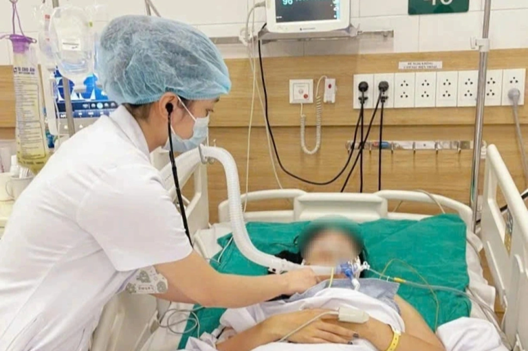 Tiêm botox làm đẹp tại nhà, 2 phụ nữ nguy kịch, liệt toàn thân phải thở máy tiem botox edited cropped 1756456445350