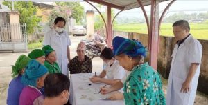 Khám sức khỏe miễn phí cho hàng trăm phụ nữ dân tộc thiểu số ở Lào Cai