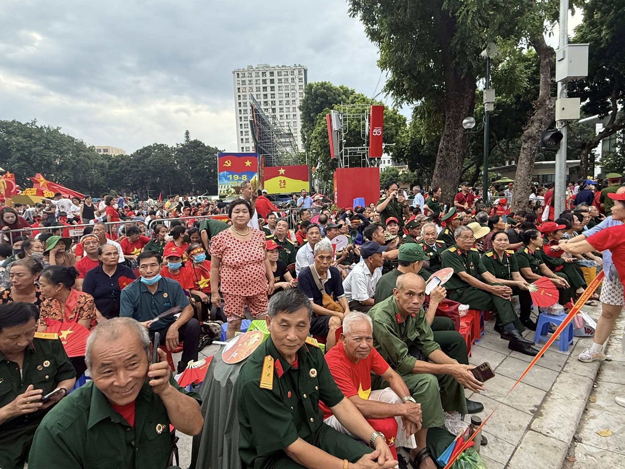 Diễu binh 2/9: Người già, trẻ nhỏ cần lưu ý gì để vui lễ an toàn?