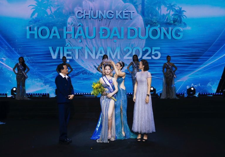 Á hậu Giang Thái lên tiếng xin lỗi sau sự cố trao vương miện gây tranh cãi 54981632931579608810270766537137870353407112n 1758509124443559977442 1758510817876 17585108182421757183951
