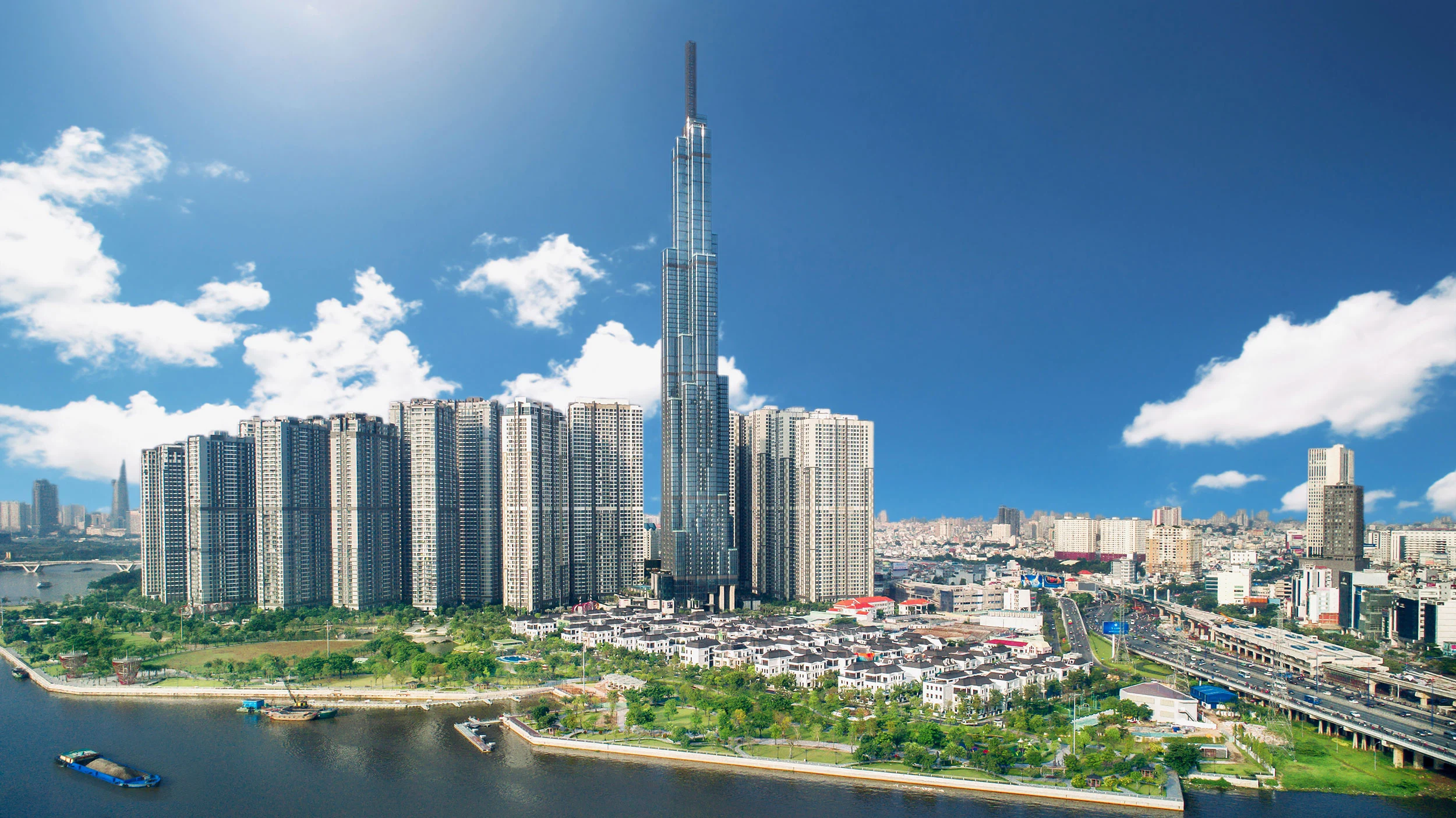 Vingroup khởi kiện 68 tổ chức, cá nhân lan truyền tin sai sự thật trên mạng