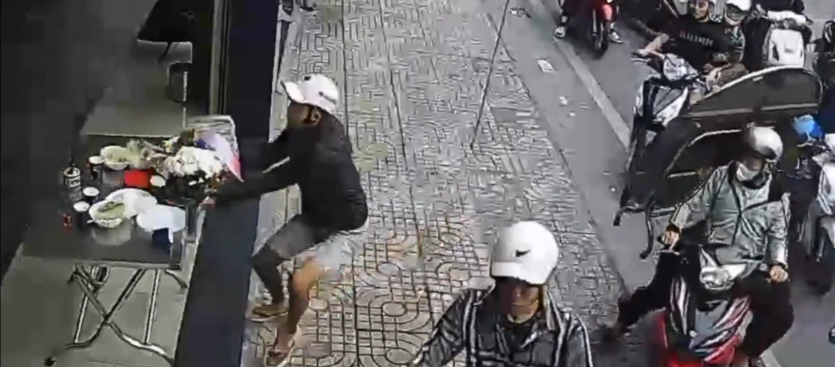 Vừa Xong, Ghi Nhận Lốc Xoáy Quét Qua Hồi Ninh, Kim Sơn, Ninh Bình.