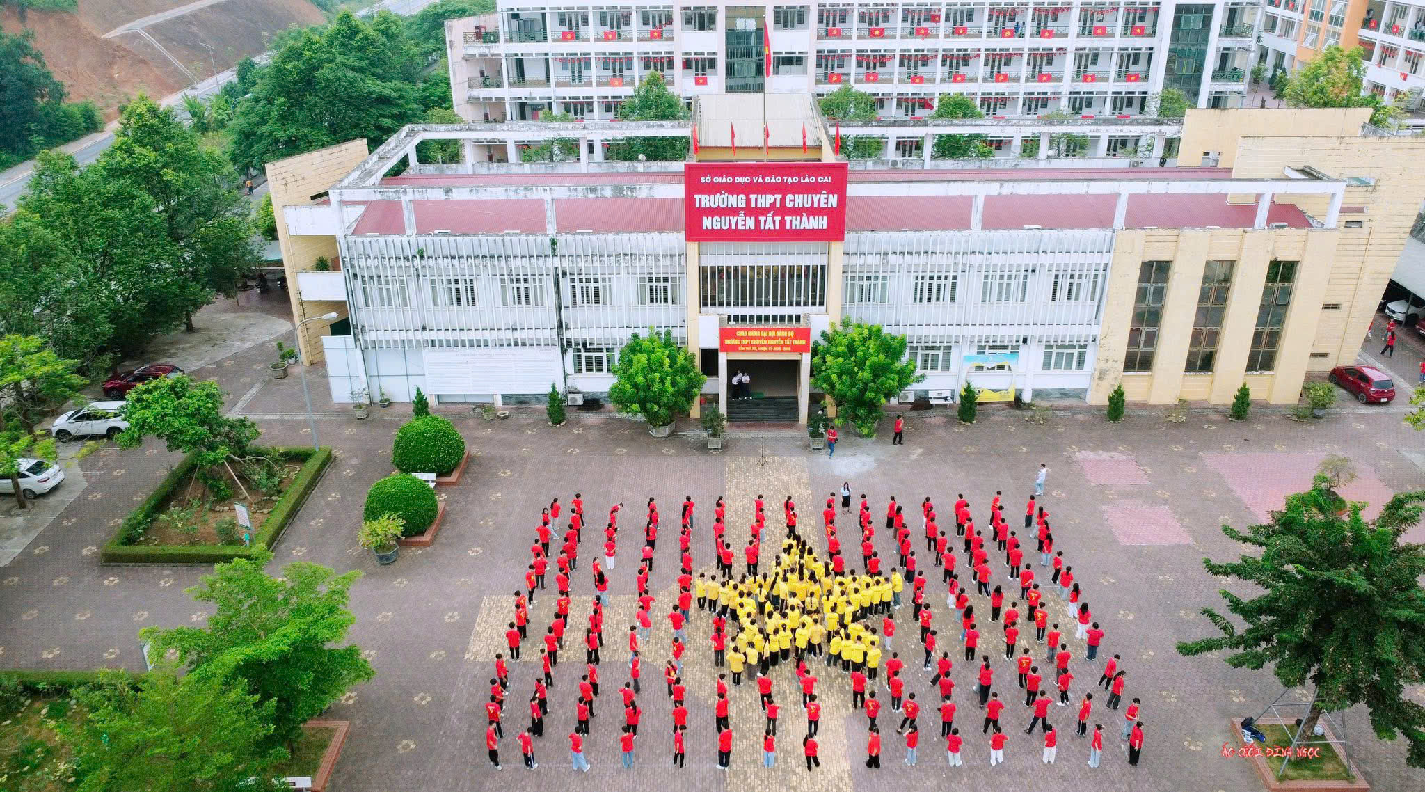 Thầy trò Trường THPT Chuyên Nguyễn Tất Thành rực rỡ hoạt động chào mừng 80 năm Quốc khánh