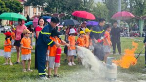 Lào Cai: Học sinh và người dân hào hứng tham gia diễn tập kỹ năng phòng cháy, chữa cháy