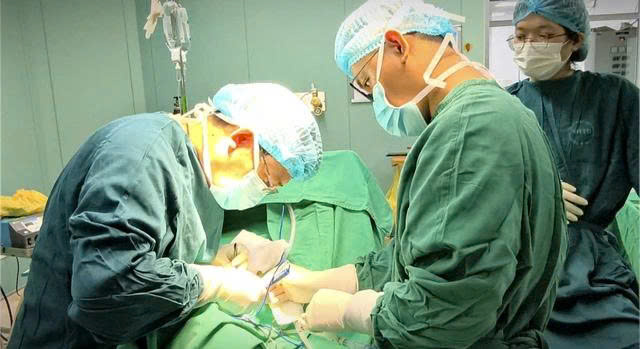 Hà Nội: Cụ ông 70 tuổi tái phát u tuyến nước bọt sau gần 10 năm z6972605281587 b08d04731128d61c932020df5286565e