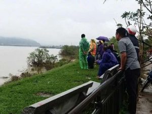 Nghệ An: Lực lượng PCCC khẩn trương tìm kiếm 3 bố con mất tích, nguyên nhân chưa xác định