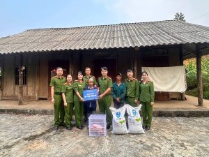 Cán bộ, hội viên phụ nữ Công an Lào Cai chung tay hỗ trợ dân nghèo ổn định cuộc sống