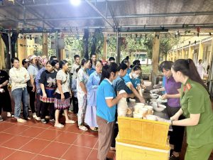 Nồi cháo yêu thương – Gửi ấm áp đến bệnh nhân nơi vùng cao