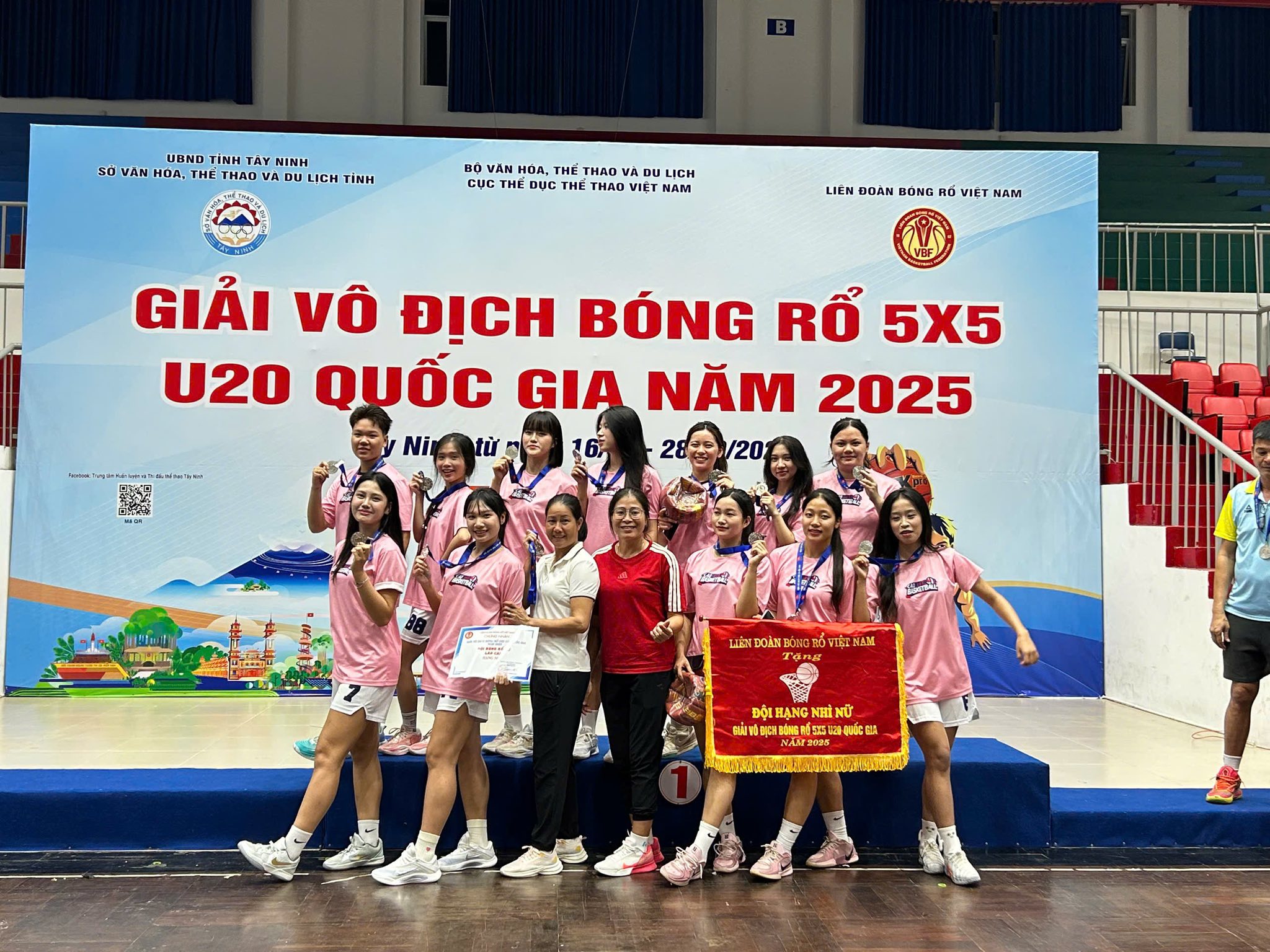 Tỏa sáng từ sân chơi quốc gia: Nữ sinh THPT Lý Thường Kiệt cùng đồng đội giành Á quân Giải bóng rổ U20 toàn quốc