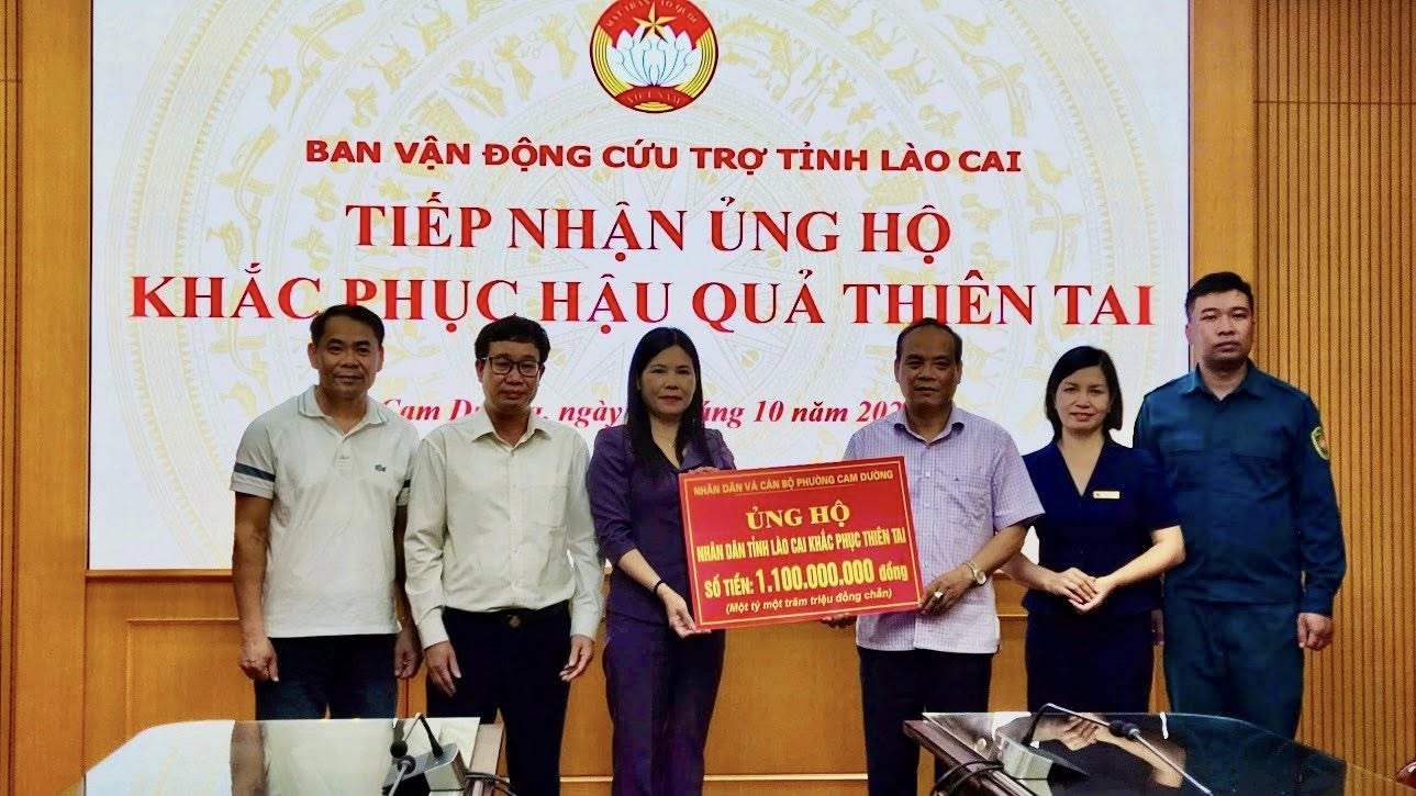 Phường Cam Đường trao 1,1 tỷ đồng ủng hộ đồng bào khắc phục hậu quả thiên tai