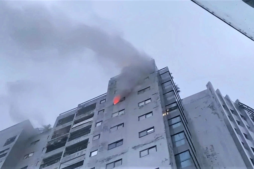 Hà Tĩnh: Cháy chung cư Winhouse Hàm Nghi, hàng trăm cư dân hoảng loạn tháo chạy