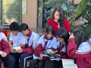 Xe thư viện lưu động mang tri thức về với Trường THPT Nguyễn Huệ, lan tỏa văn hóa đọc giữa đời sống học đường