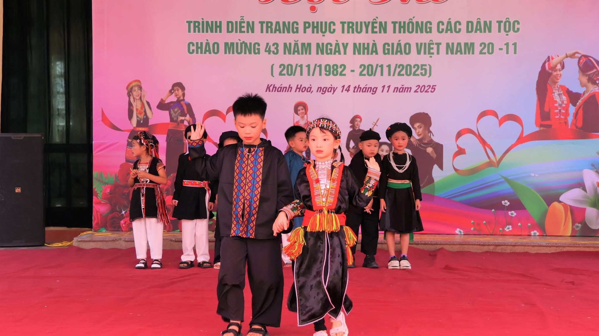 Trường TH&THCS Khánh Hoà rực rỡ sắc màu văn hoá trong chuỗi hoạt động chào mừng 20/11