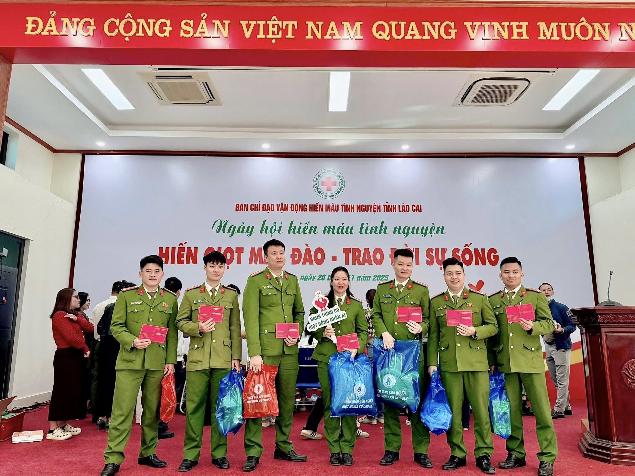 Công an xã Trấn Yên tham gia hiến máu tình nguyện: Lan tỏa nghĩa cử đẹp vì cộng đồng