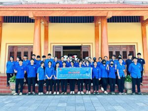 Tuổi trẻ phường Cam Đường ra quân xây dựng đô thị văn minh chào mừng Đại hội Tỉnh đoàn Lào Cai