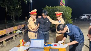 Lào Cai: Bắt quả tang hai đối tượng vận chuyển 1.400 viên ma túy tổng hợp