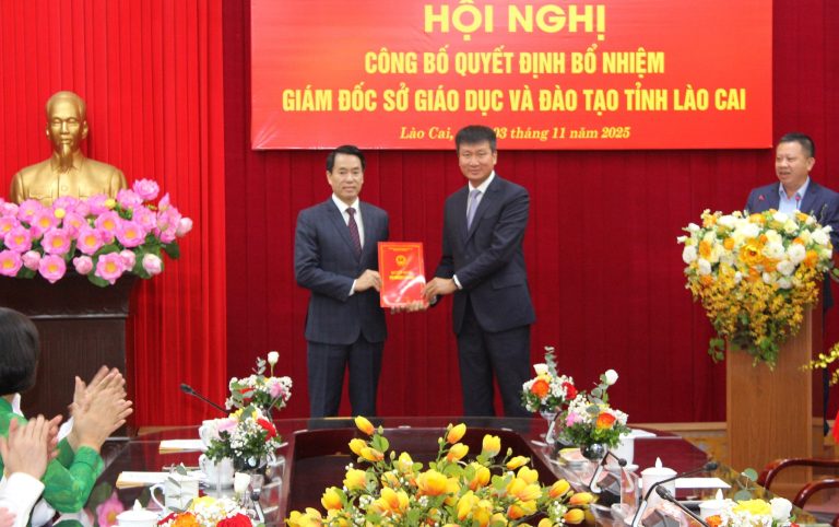 Ông Luyện Hữu Chung được bổ nhiệm làm Giám đốc Sở Giáo dục và Đào tạo tỉnh Lào Cai