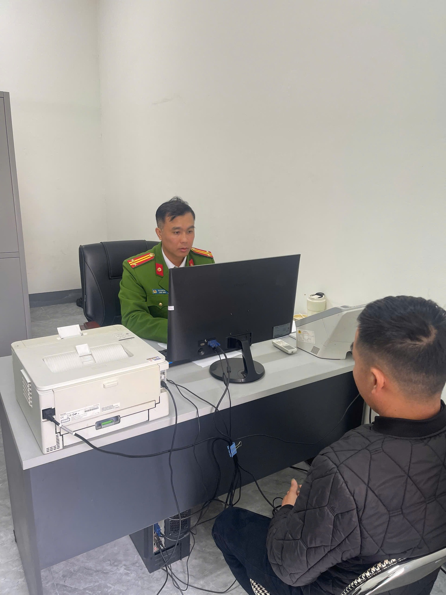 Công an phường Cam Đường xử phạt trường hợp chia sẻ thông tin sai sự thật trên mạng xã hội