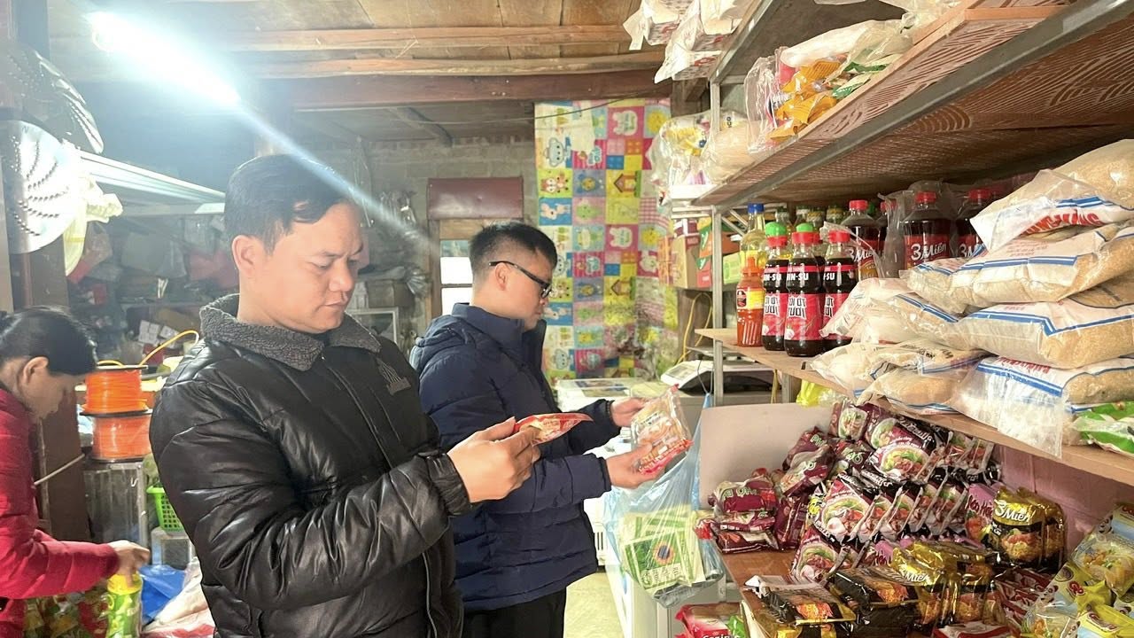 Tăng cường kiểm soát an toàn thực phẩm cuối năm, xã Hạnh Phúc siết chặt từ trường học đến chợ dân sinh