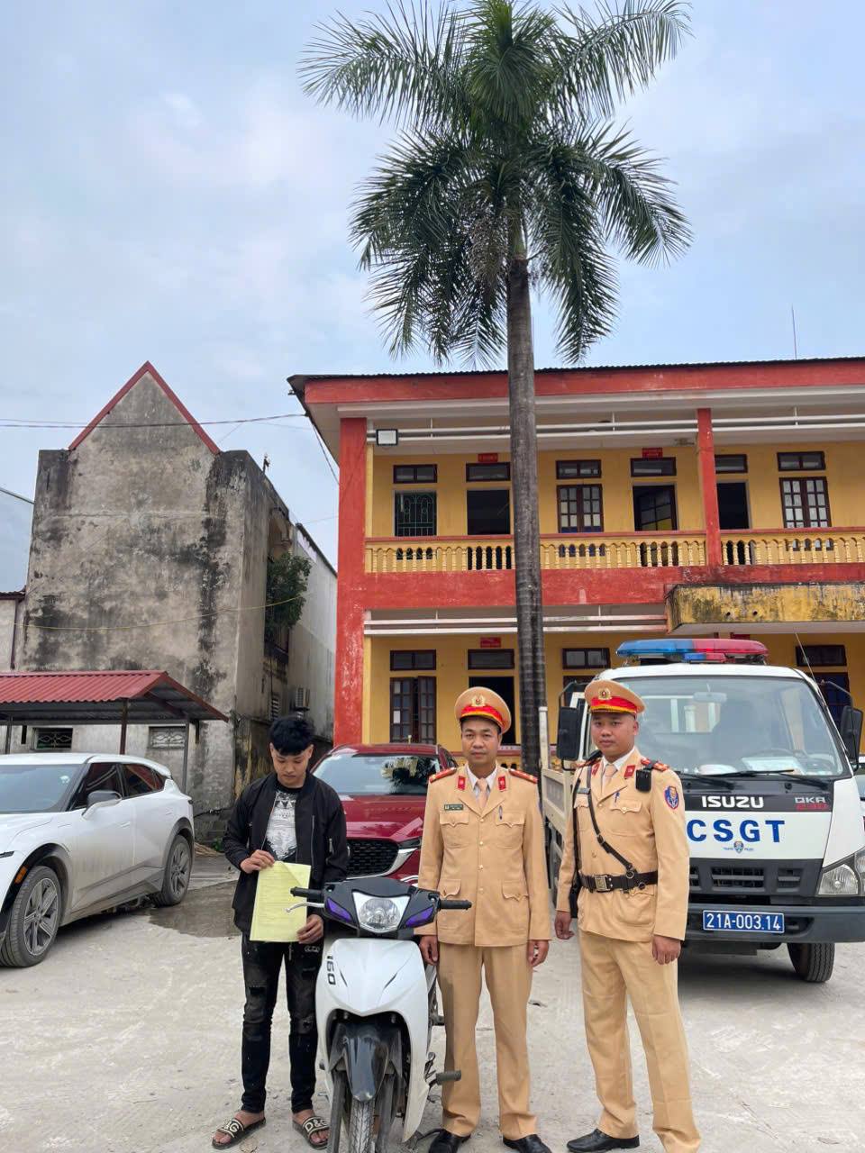 Lào Cai: Biểu diễn “bốc đầu” trên cầu, nam thanh niên bị tịch thu xe mô tô