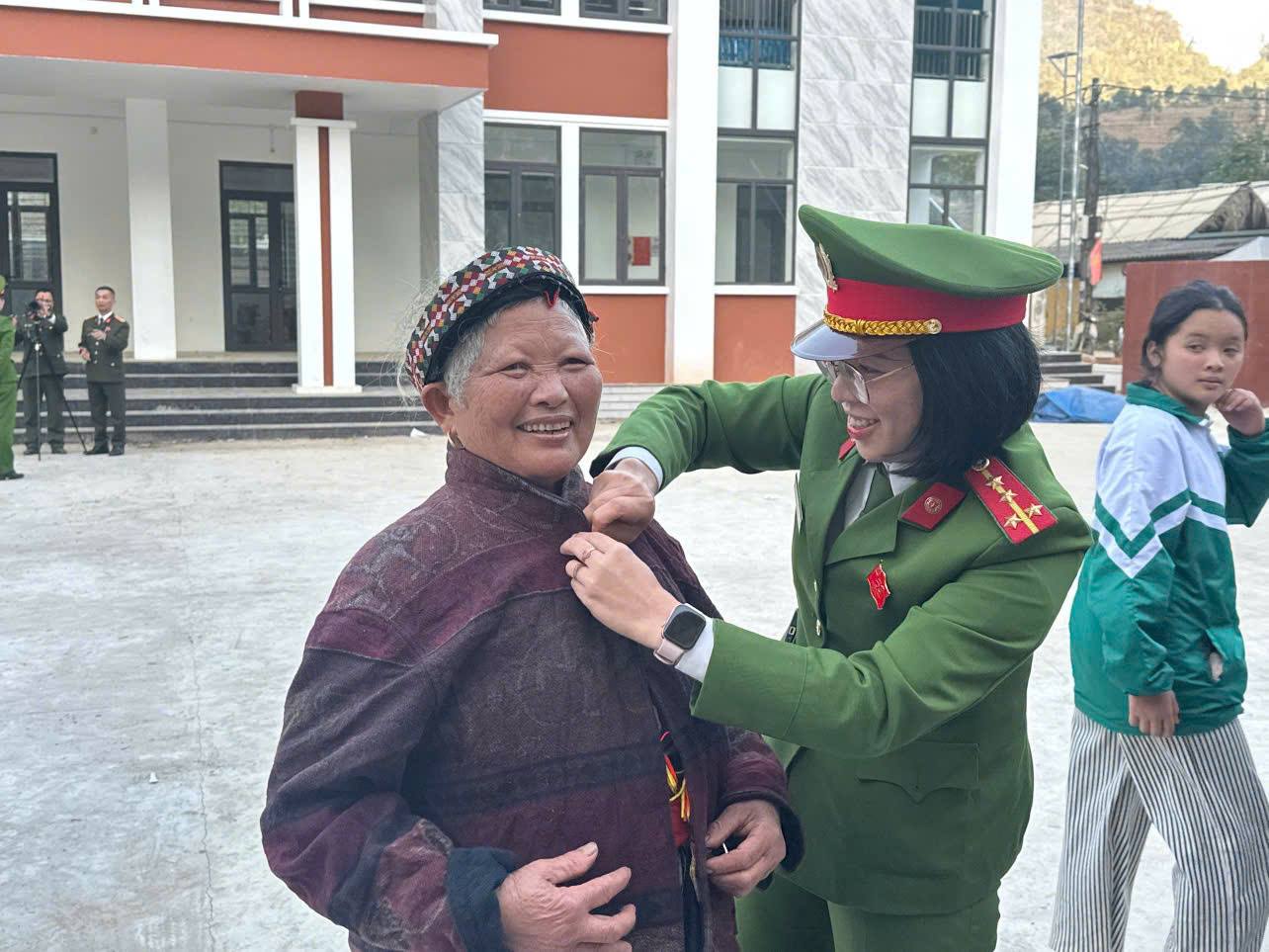 “Gian hàng 0 đồng” ở Lâm Thượng: Ấm tình vùng cao, lan tỏa nghĩa đồng bào