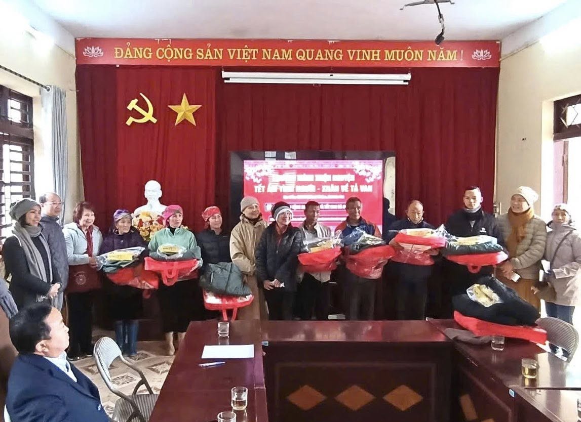 Tết ấm tình người về với bà con Tả Van